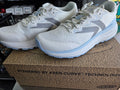 Tennis shoes